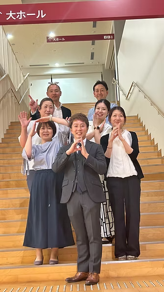 セミナー運営を支えたメンバーと会場の記念写真